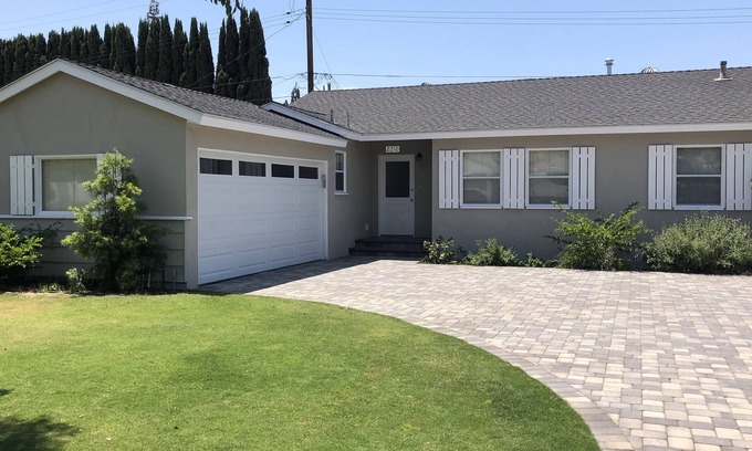 Santa Ana House | Remodeled 3 Bedroom House with Full Gameroom + Pirate Theme + Family Friendly