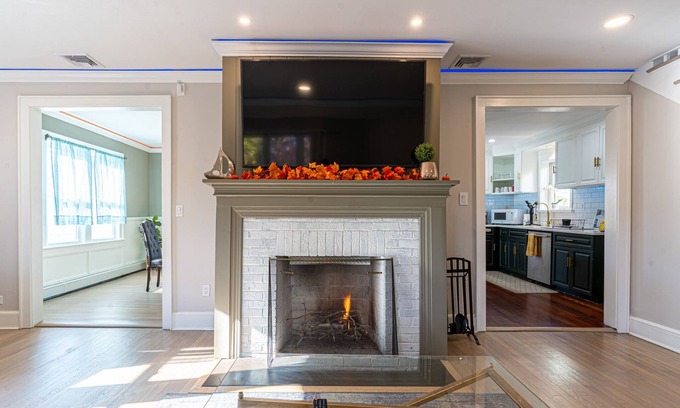 Stamford House | Remodeled 3 Bedroom home in the heart of Stamford