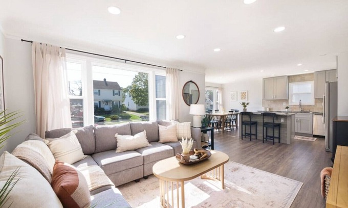 Parma House | Remodeled 4 Bedroom With a Game Room!