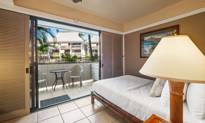 Hilo Apartment | Remodeled condo in the heart of Hilo with pool, lanai & walkable location