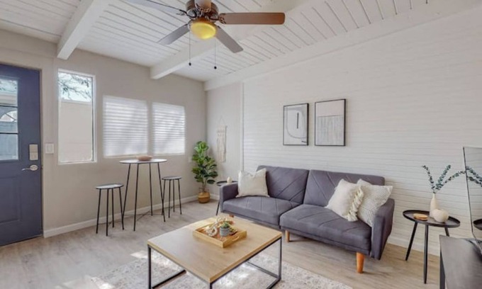 Pueblo Alto Apartment | Remodeled Courtyard Apt w/King Bed, In-Unit W&D