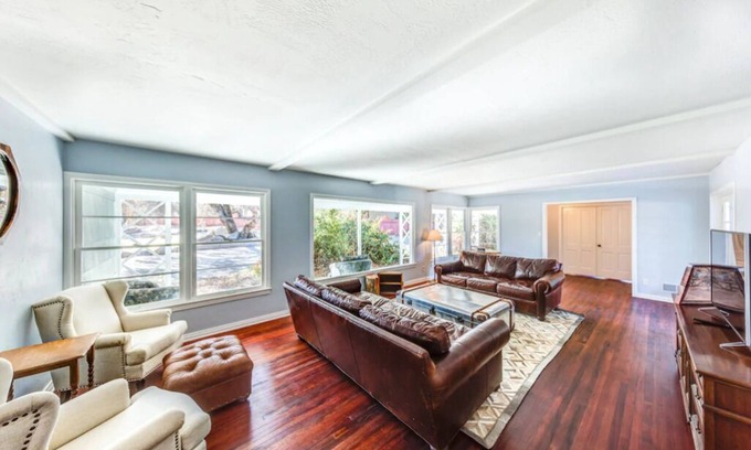 Julian House | Remodeled Farmhouse 3 miles from downtown Julian