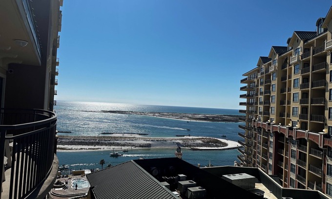 Destin Resort | REMODELED High Floor-Large 3 bedroom/3 full bath corner unit