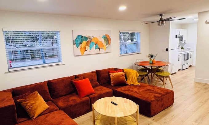 Highland Garden Apartment | Remodeled Hollywood Beach 2BDx2BTH with Parking, WIFI, AC
