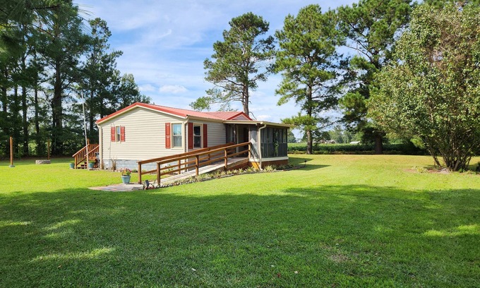 Whiteville House | Remodeled home w/firepit, large yard & amenities of home. Quiet and cozy!