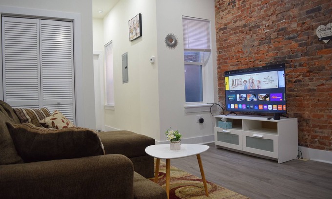 Primos Secane House | Remodeled Modern Rustic Unit with Roof Deck close to center city,