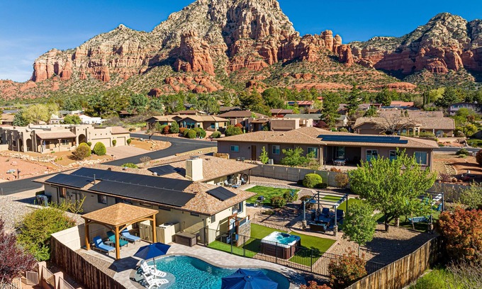 West Sedona House | Remodeled, Private Pool, Hot Tub, Surrounded by Sedona Red Rocks! Sedona Splendor+EV Charger!