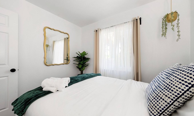 Sacramento House | Remodeled Retreat Near Hospital w/Tranquil Yard