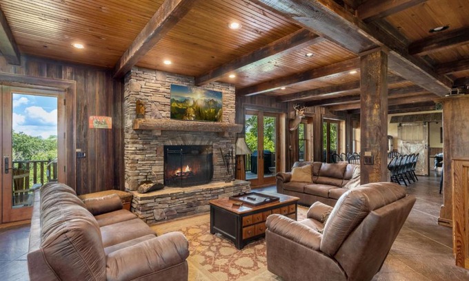 Blowing Rock House | Renaissance Lodge