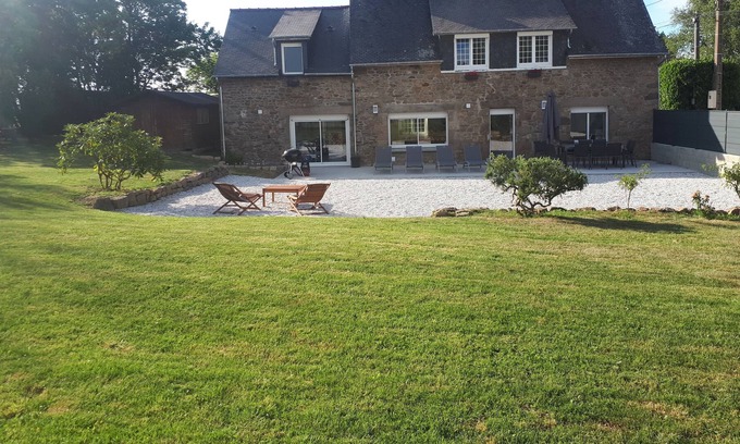 Saint-Meloir-des-Ondes House | Renovated character house