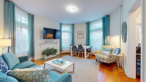 Brookline Apartment | Renovated 1bed, Steps To Mbta, Shops & Restaurants