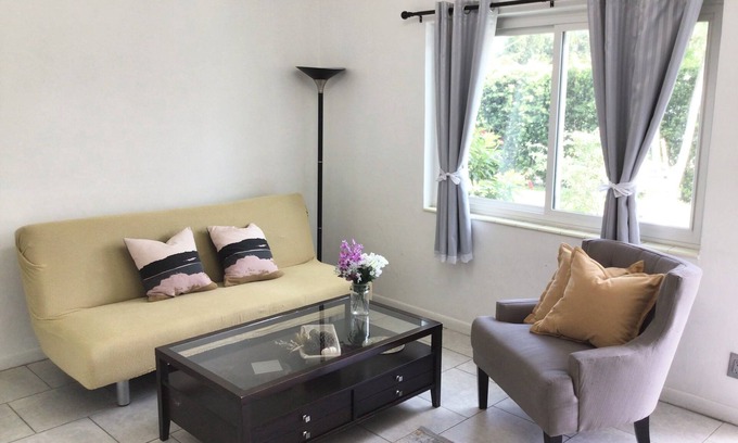 West Park House | Renovated 2-bedroom house in West Park with AC