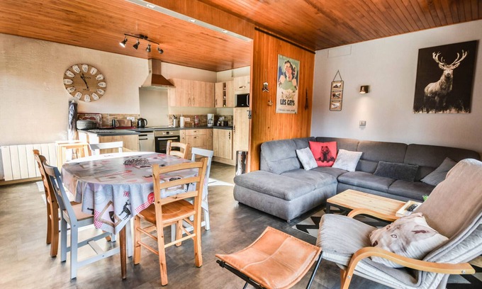 Les Gets Apartment | Renovated 2-BR Apt in Les Gets Center, Sleeps 6, Balcony, Parking