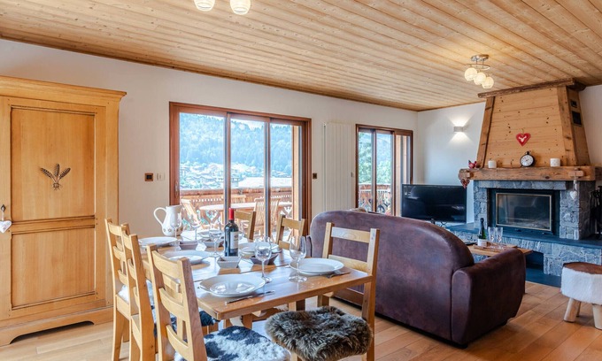 Morzine Apartment | Renovated 3 rooms with terrace, fireplace, pets allowed, parking, and wifi in Morzine
