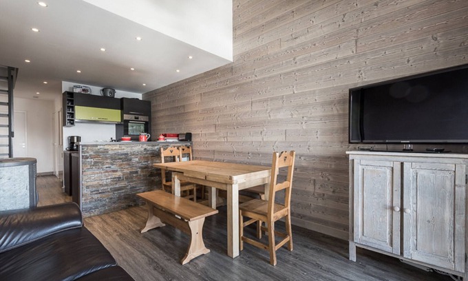 Le Lavachet Apartment | Renovated 4-Room Duplex · Ski-In/Ski-Out · Balcony · Pet Friendly