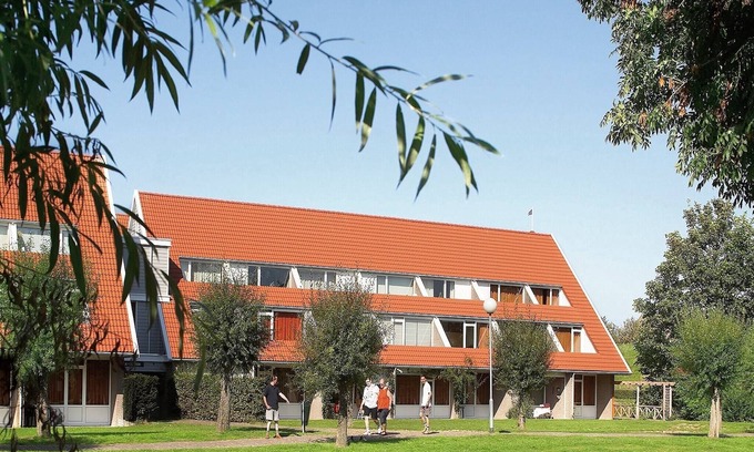 Bruinisse Apartment | Renovated Apartment by Lake Grevelingen