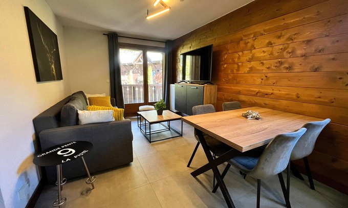 Samoens Apartment | Renovated apartment with pool, 300m from center, 2 bedrooms