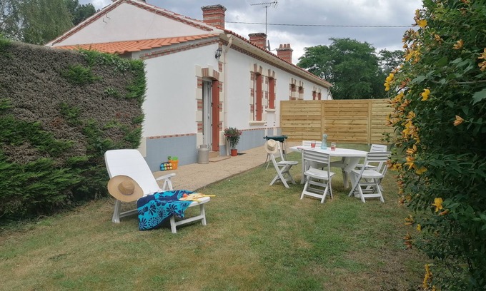 Soullans House | Renovated country house near the sea