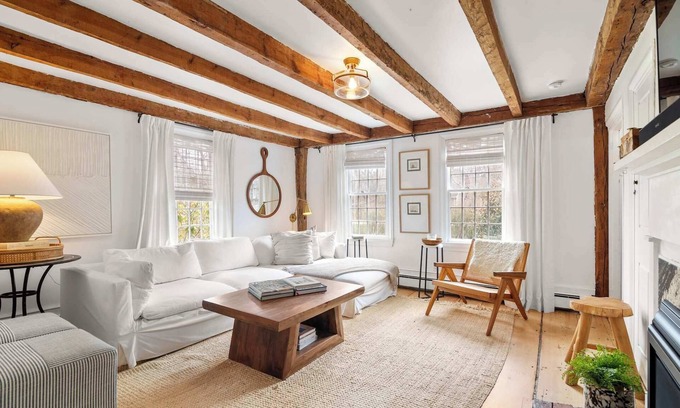 West Barnstable House | Renovated Cozy Cabin 5 Min to Beach!