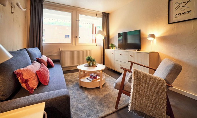 Plagne Centre Apartment | Renovated Ski-In/Ski-Out Apartment - Immeuble Everest, Plagne-centre