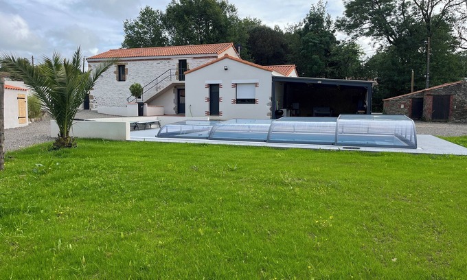 Talmont-Saint-Hilaire House | Renovated country estate with swimming pool