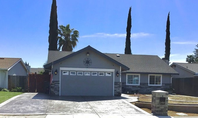 South Natomas House | Renovated home cozy room close to many attractions, Golden One Stadiumn