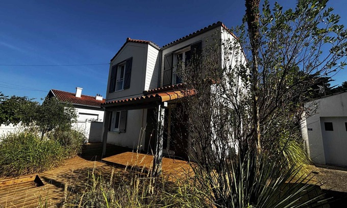 La Faute-sur-Mer House | Renovated Home: Steps from Beach & Town, 4 Bedrooms, Garage, Terrace, Family-Friendly