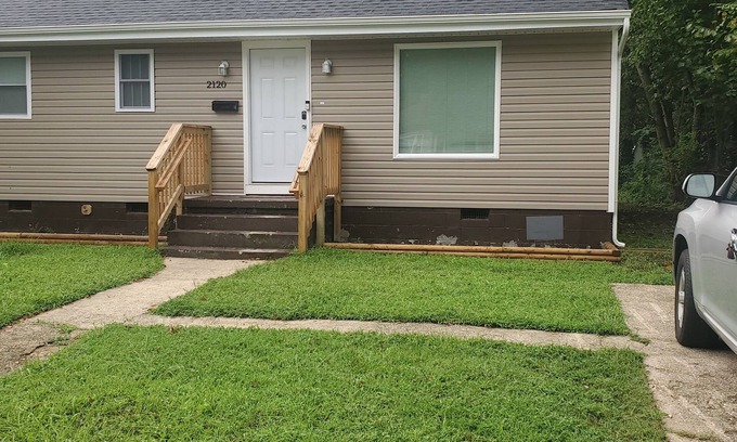 Petersburg House | Renovated "Like New" Comfy Home.