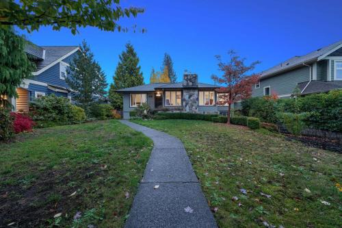 Grand Boulevard House | Renovated North Vancouver Gem
