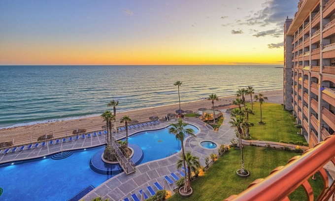 Puerto Penasco Condo | Renovated Oceanfront Condo with Tuft & Needle King Bed & Fast WiFi - Sun W612