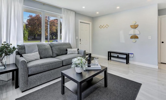 Hallandale Beach House | Renovated professional design, grill lake view!