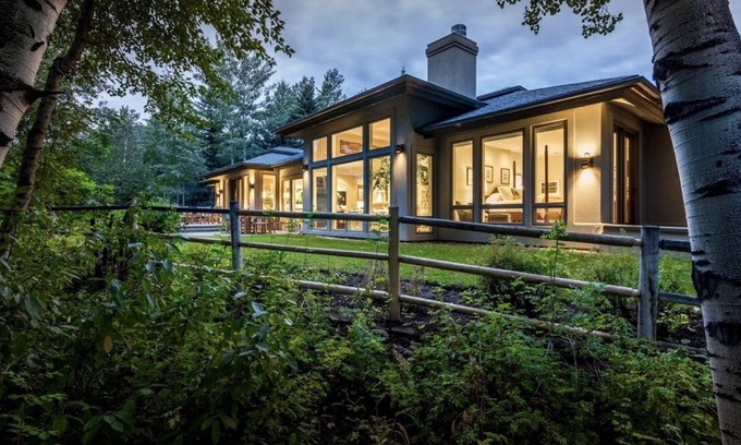 Sun Valley House | Renovated, refined, immaculate single-story mountain home 2 miles south of Baldy