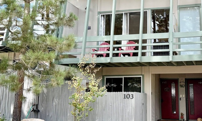 Mammoth Lakes House | Renovated & spacious 2 bed/2 bath Condo with Mountain Views - near Eagle Lodge