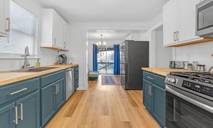 Turner Park House | Renovated Spacious Mansion near TU and Gathering Place. Pet/Family Friendly!
