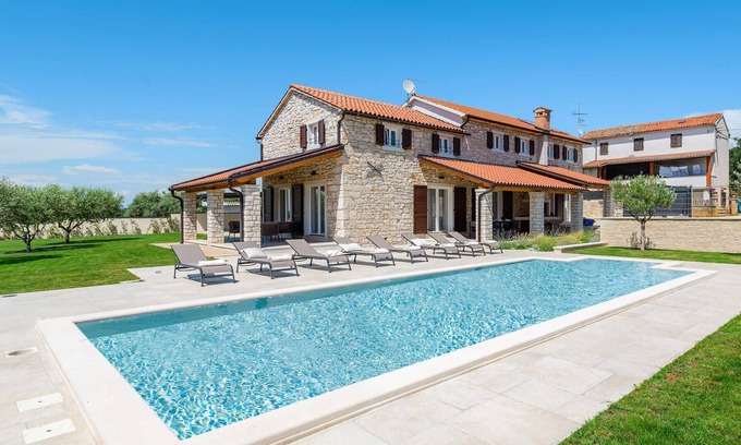 Rosini House | Renovated stone house in a quiet location ? ideal for two families.