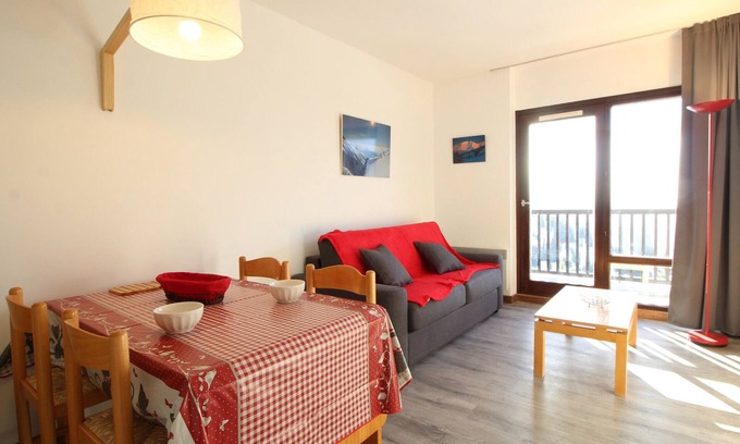 Flaine Apartment | Renovated Studio for 4, South-Facing Balcony, Close to Slopes & Shops