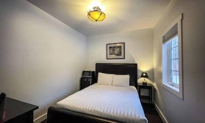 Historic Downtown Fernie Apartment | Renovated Suite - Downtown Fernie - Private