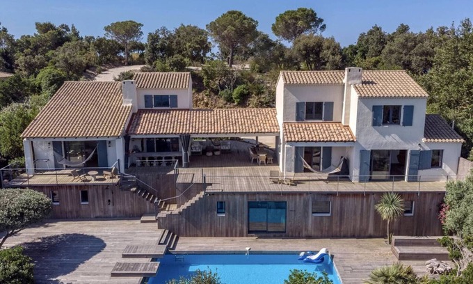 Cap Benat Villa | Renovated Villa Cap Bénat - Pool & Comfort