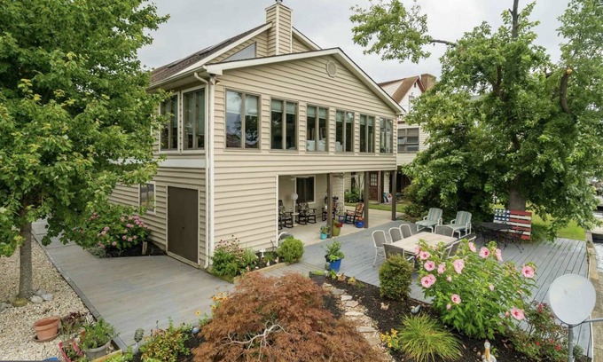 South Bethany Harbor House | Renovated with Amazing Water Views & Access - only 1.5 Blocks to Beach!