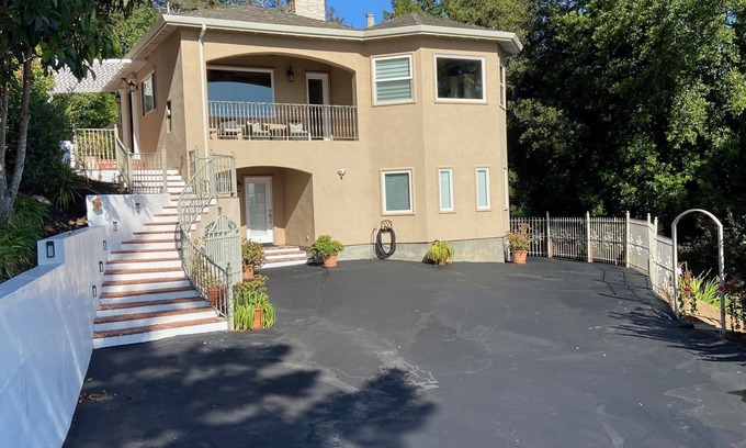 Los Gatos Villa | Rent the Bedroom Suite #4 for one person sharing the Villa with three housemates