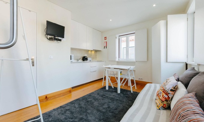 Sao Cristovao e Sao Lourenco Apartment | RENT4REST LISBON DOWNTOWN TINY DUPLEX APARTMENT