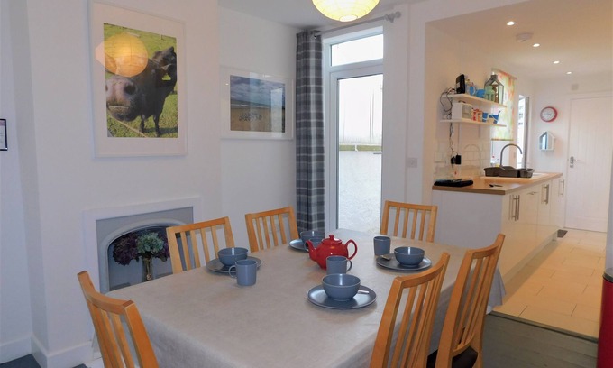 West Runton Cottage | Repton Cottage - a cottage that sleeps 5 guests in 2 bedrooms
