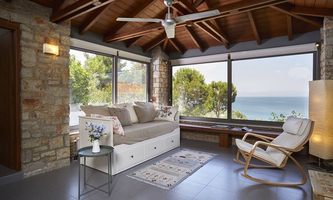 North Kynouria Villa | Residence and guesthouse by an isolated beach