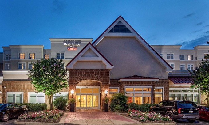 Greenbrier East Hotel | Residence Inn by Marriott Chesapeake Greenbrier