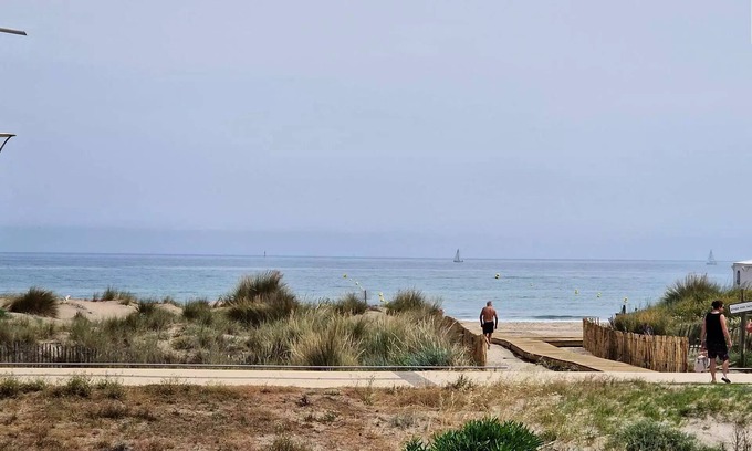 Marseillan Plage Apartment | Residence Le Squale (res.) - Beautiful apartment sea view 2 steps from the beach