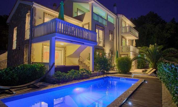 Klimno Villa | Residencia La Famiglia with heated swimming pool and beautiful Seaview