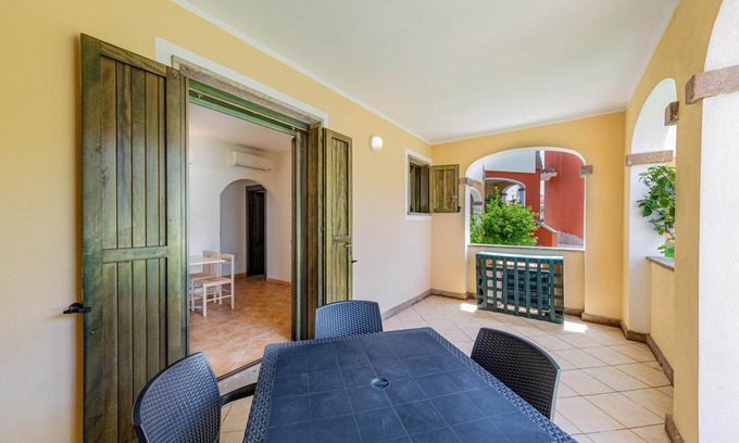 Tergu Apartment | Residenza Le Farfalle 'Two-Room Apartment B' with Garden View, Shared Pool
