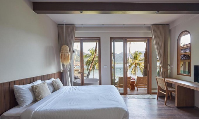 Bang Bao Bay Resort | Resolution Resort