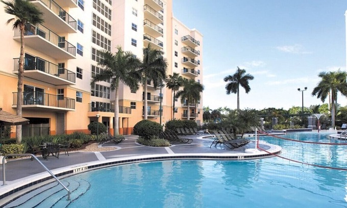 Survey Creek Resort | Resort Managed 2 BR -Sleeps 8 at Wyndham Palm Aire - Pools, Free Beach Shuttle!
