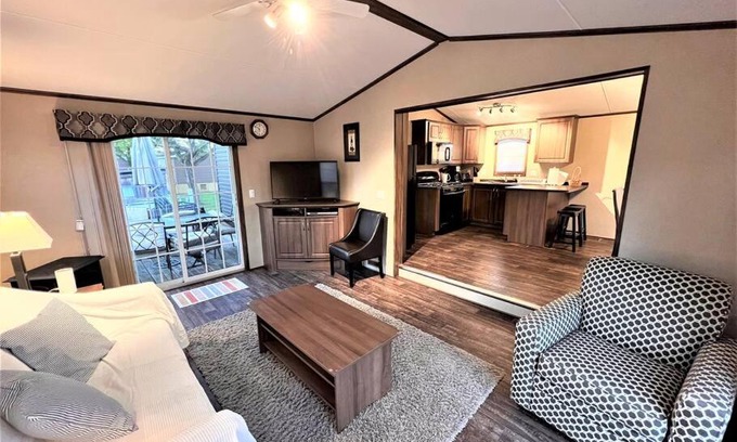 Niagara-on-the-Lake House | Resort near wineries, river, trails! Large Pool!